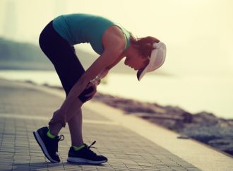 Stawy kolanowe podczas ćwiczeń mięśni nóg