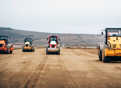 Korzyści z geowłóknin drogowych i jak wybrać odpowiednią geowłókninę do projektu budowy drogi